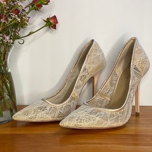 BCBG MAXAZRIA Lace Close Toe Heels - 8.5